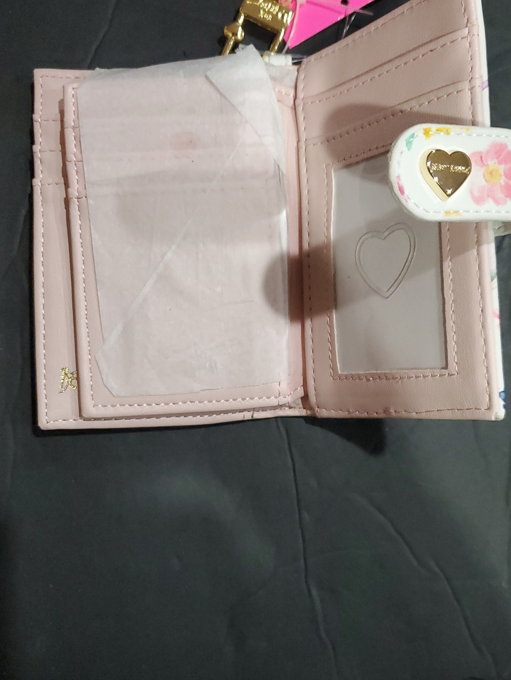 Betsey Johnson xoleah white floral bj103500 trifold wallet brand new - Picture 5 of 13